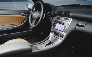 CLC�N���X����